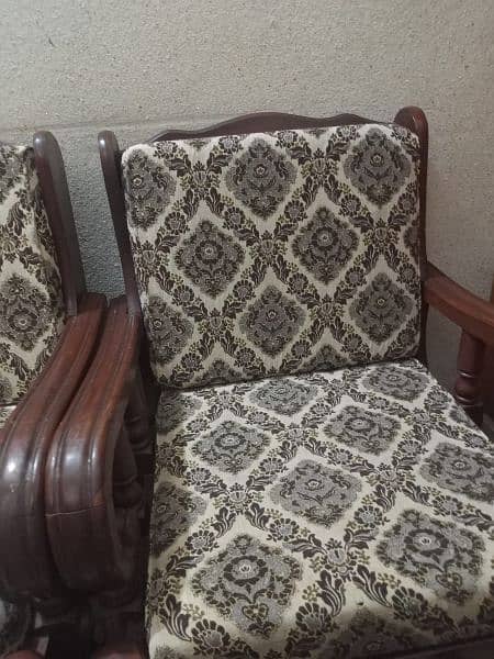 Im selling 10 seater sofa in arslan town / shaheen town Islamabad. 0