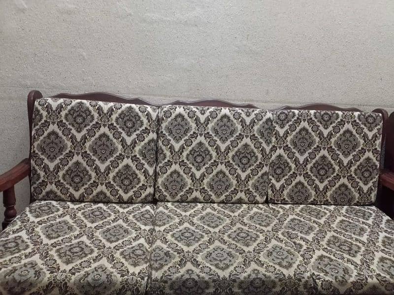 Im selling 10 seater sofa in arslan town / shaheen town Islamabad. 1