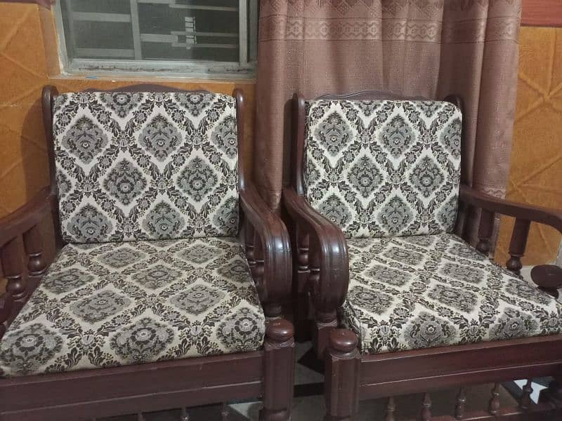 Im selling 10 seater sofa in arslan town / shaheen town Islamabad. 2