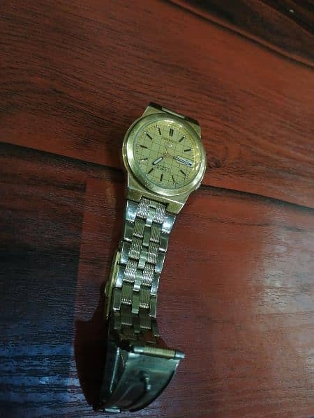 Vintage Seiko 5 Automatic Watch 6