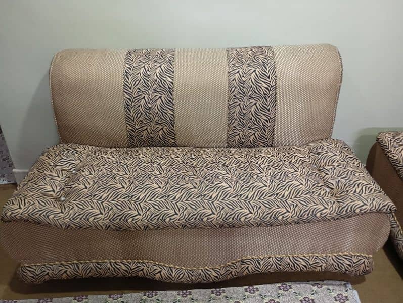 Beautiful Jambo Safa Set 7 seater with new condition     03313158507 1