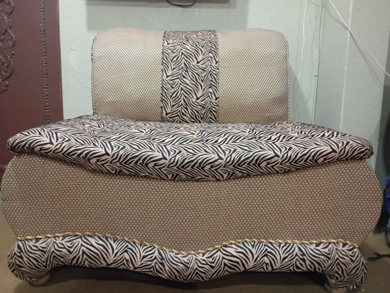 Beautiful Jambo Safa Set 7 seater with new condition     03313158507 2