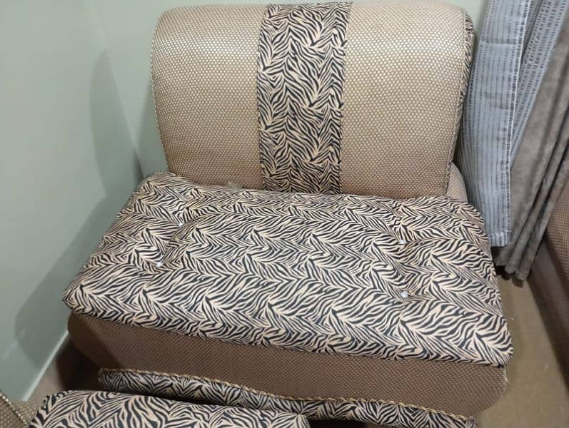 Beautiful Jambo Safa Set 7 seater with new condition     03313158507 3