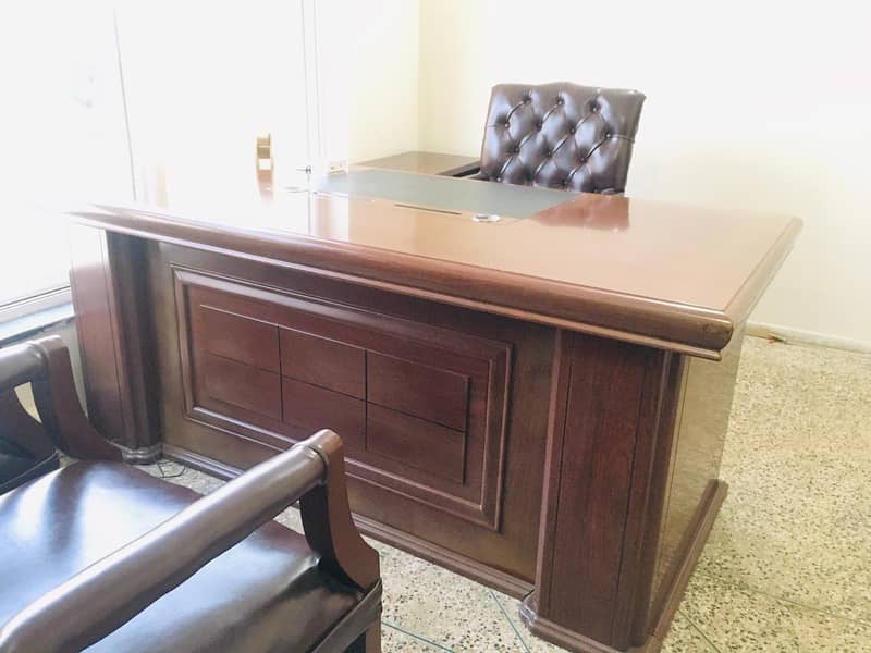 Office Table and Drawers cabinet available in good Condition 4