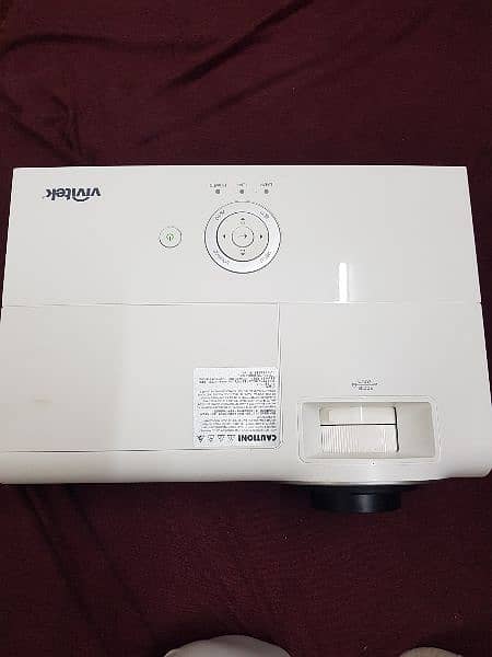 vivitek  japni  5000 Lumenes mint Condition 03325542625 7