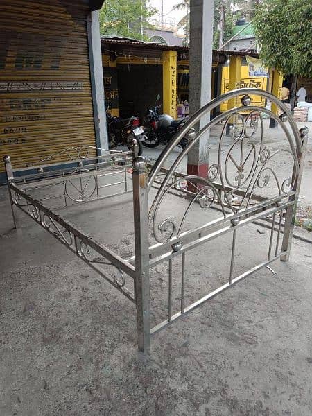 Bed/Steel&Iron work/iron gates/doors/iron bed/grill/railing/steel work 10