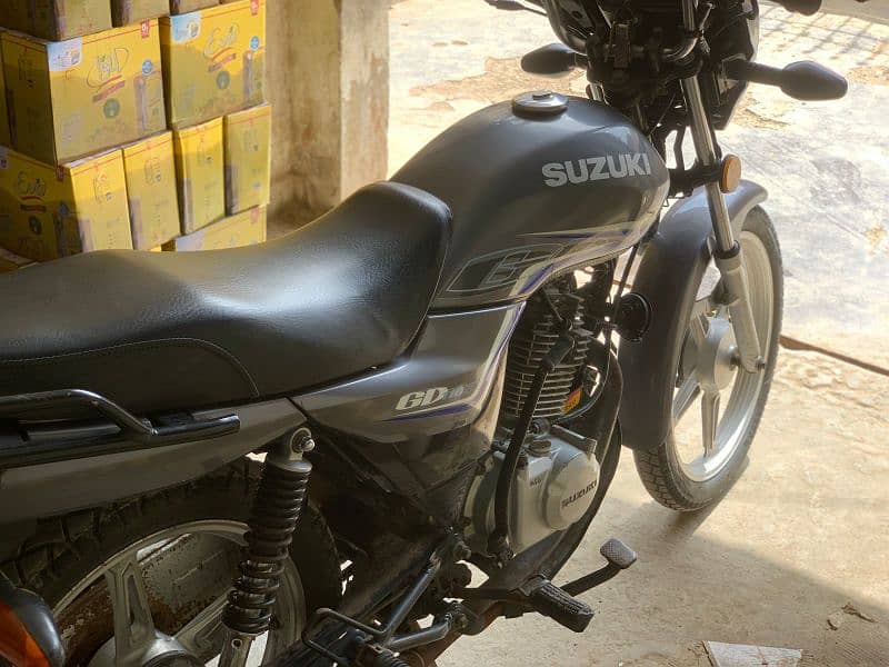 Suzuki GD 110 self start (grey colour) one hand used soundless engine. 5