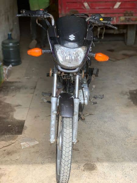 Suzuki GD 110 self start (grey colour) one hand used soundless engine. 8