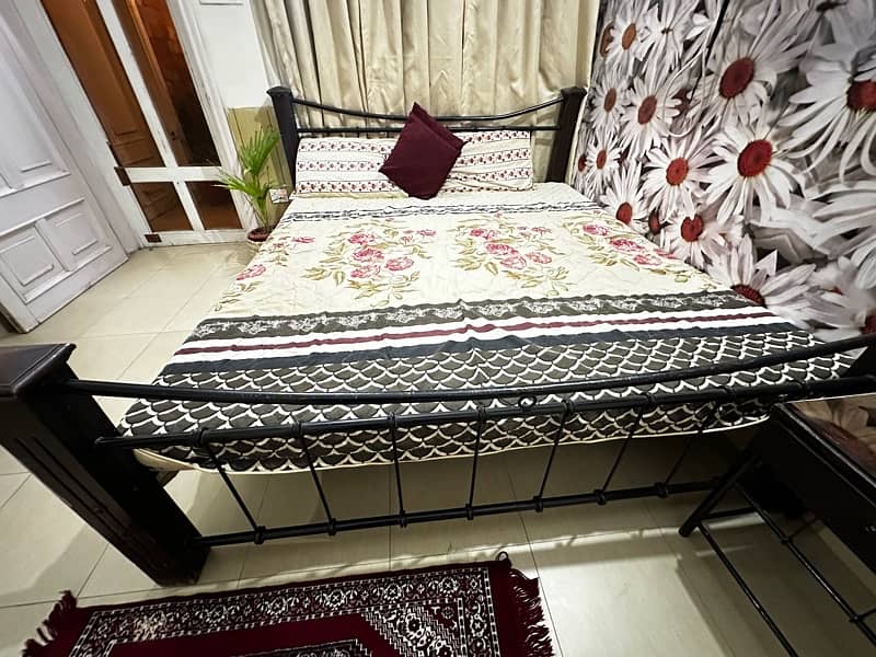 Iron bed with 2 side tables and dressing 1