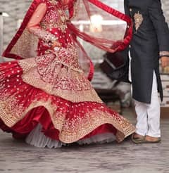 Bridal lehnga with jewellery and clutch look like new