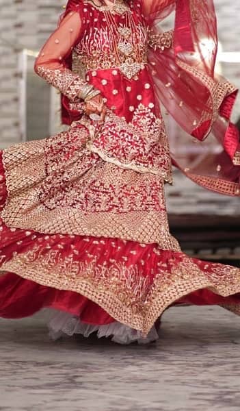 Bridal lehnga with jewellery and clutch look like new 2