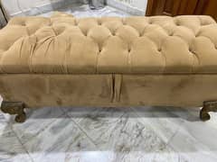 Beautiful Settee with Storage in Great Condition