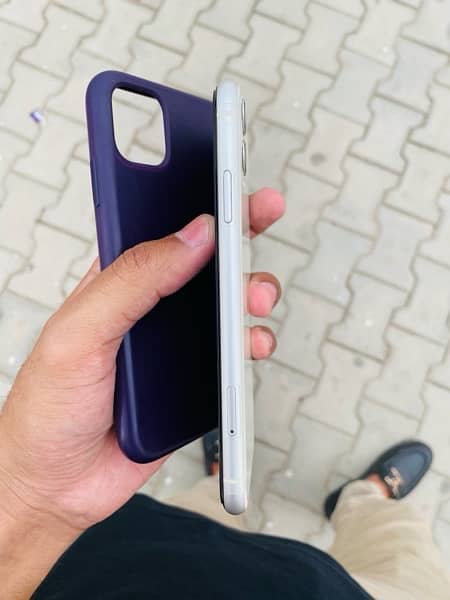 urgent sale iphone 11 nonpta jv contact on whatsaap only 03155658961 3