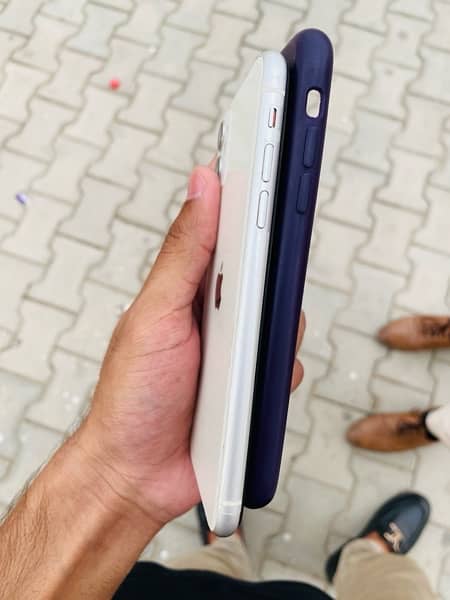 urgent sale iphone 11 nonpta jv contact on whatsaap only 03155658961 5