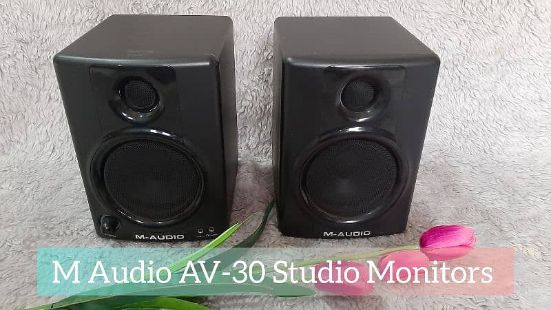 M Audio AV-30 Studio Monitors 0