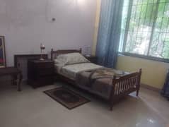 Room for rent in G-block Model Town Lahore - Ladies only