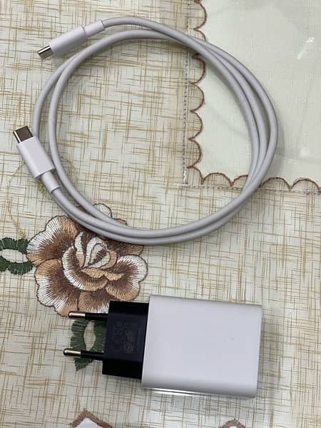 Google pixel orignal charger and cable came from abroad 0