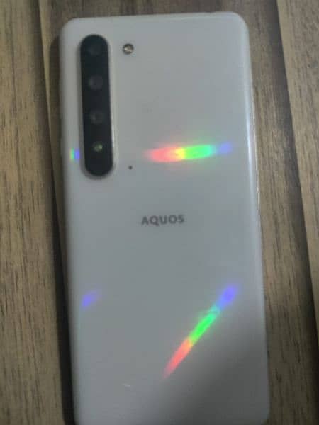 Aquos r5g 5