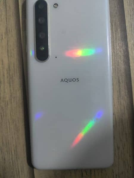 Aquos r5g 6