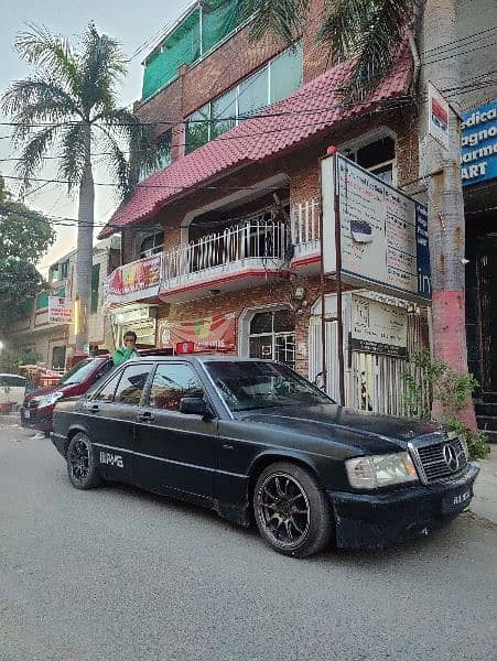 Mercedes E Class 1984 4