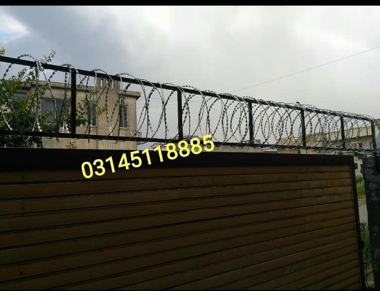 installer: Security Razor Wire Concertina Barbed Wire Chainlink Fence 1