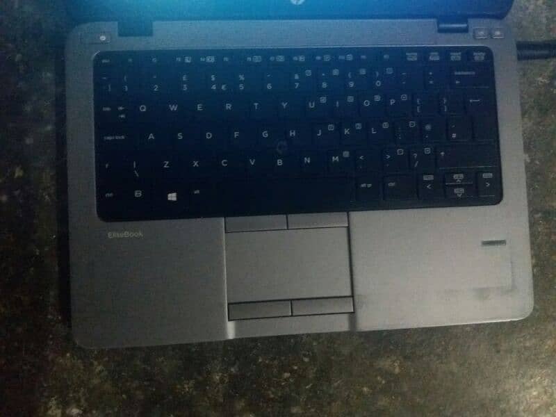 HP 820 g1 0