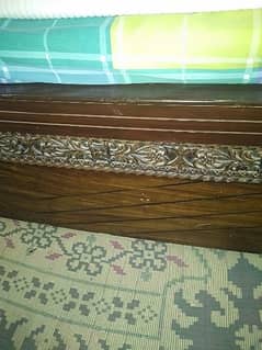 wood bed in good condition