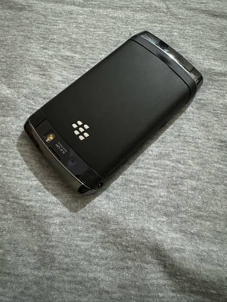 BlackBerry Storm2 2