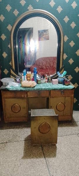 round shaped mirror dressing table 1