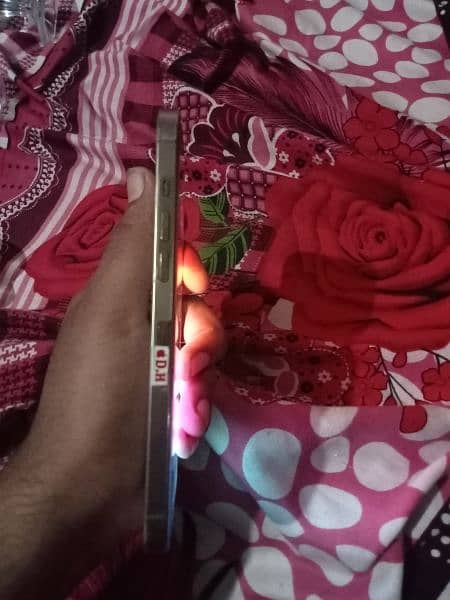 I'm selling my i phone 12 pro max 128gb 7