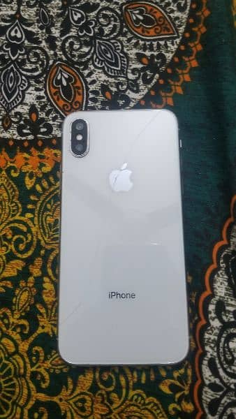 Hi everyone im selling my iphone x good condition 3