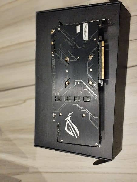 ASUS ROG Strix 1080 ti graphics card 4