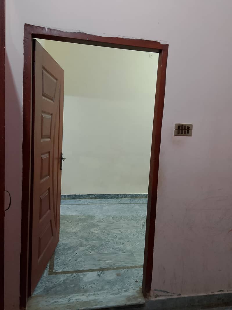 Room For Rent For Students - Single Room with attach Bath, Garage 1