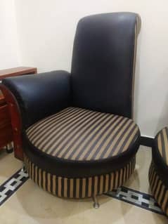 SOFA/CHAIRS