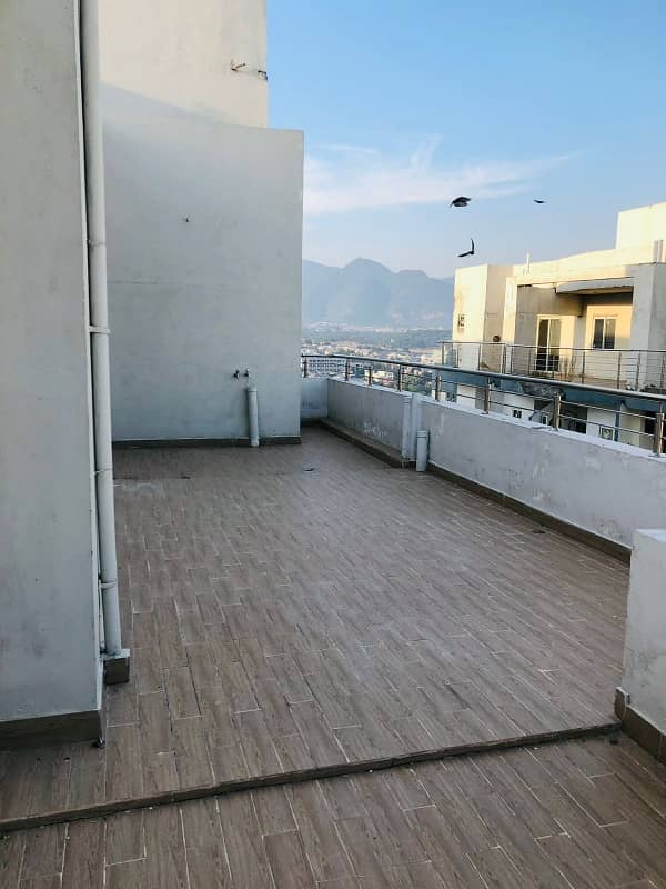 Penthouse Available for sale in Capital residencia E11 3