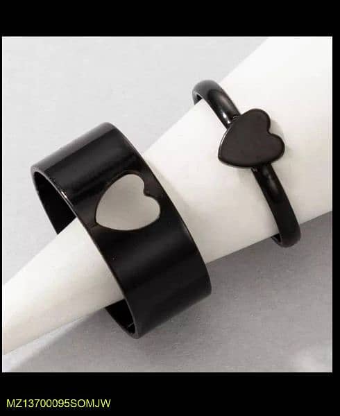 •  2 Pcs Rings
•  Base Metal: Alloy
•  Plating: Black
• 2