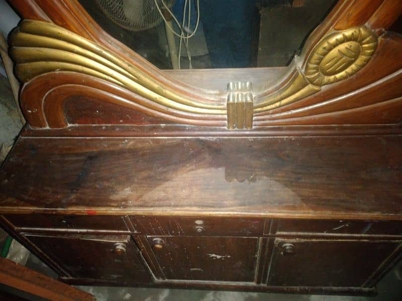 show case and dressing table for sale 1