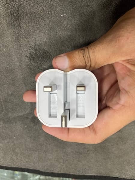 20Wat Iphone Three pin Orignal Adapter 3