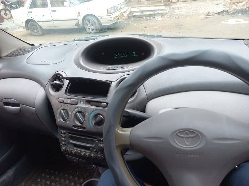 Toyota Vitz 2000 5