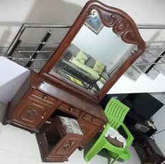 As new condition Dressing Table in big size at cheap