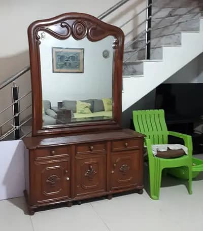 As new condition Dressing Table in big size at cheap 3