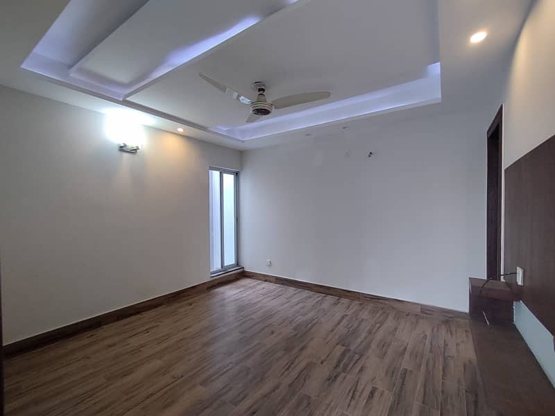 10 Marla Luxury Full House Available For Rent in State Life Housing Scheme Lahore 2