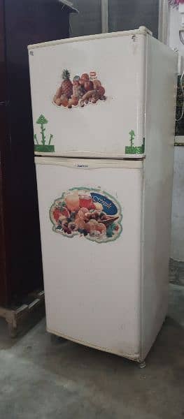 Dawlance medium size fridge 1