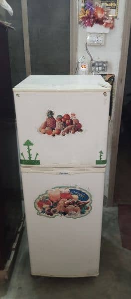 Dawlance medium size fridge 3