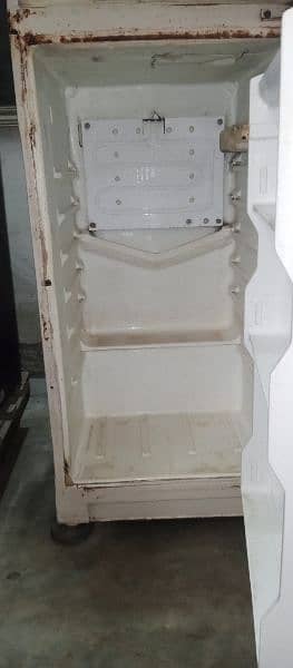 Dawlance medium size fridge 5