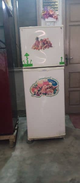 Dawlance medium size fridge 8