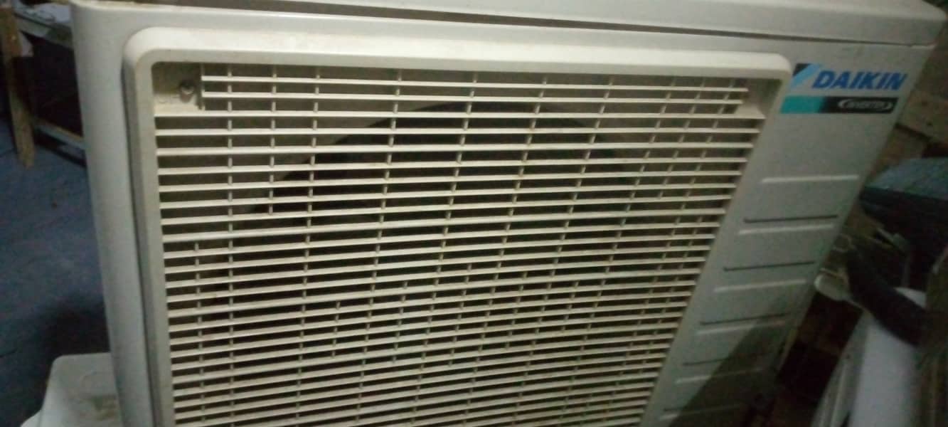 Daikin 1 ton inverter ac 2