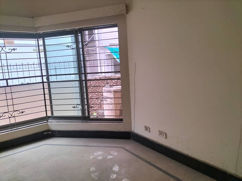 1 Kanal FULL Basement Owner Build OLD House For Sale DHA Phase 3 29