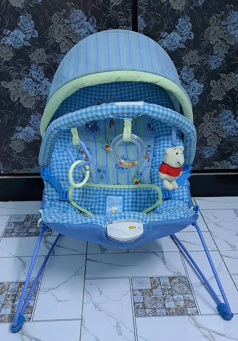 Kid blue carry cot battery operated 1