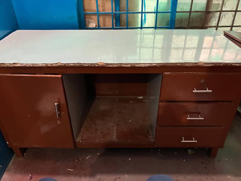 Counter 2*5 is for sale. Heavy wooden frame having 50kg weight. 0